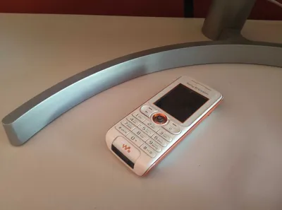 Sony Ericsson W200i 1