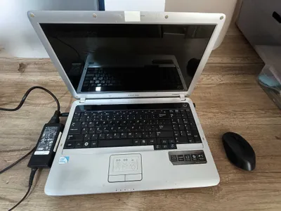 Ноутбук — модель Samsung R528 1