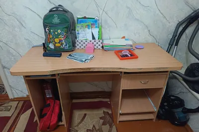 Kompyuter stolini bepul beraman.