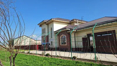 Дом с участком в Кибрае 1