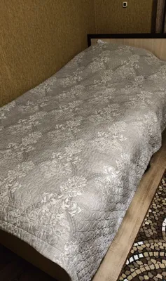Продам покрывало на кровать 140х210 см, как новое 1