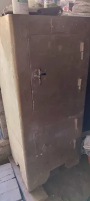 Тяжёлый сейф из толстого металла 1