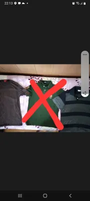 Ko‘ylaklar va futbolkalar sotiladi. 1