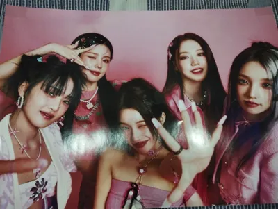 GI-Dle k pop bilan plakat