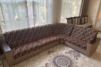 Mehmonxona uchun burchakli divan