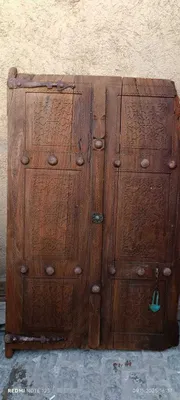 Старинные резные двери из массива карагача 1