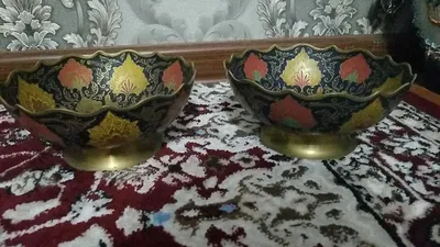 1970-yillarga oid Hindistonda qo‘lda bo‘rtma naqshlangan jezdan retro meva idishi 1