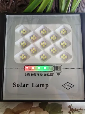 Quyosh batareyasida ishlaydigan LED proyektor. 1