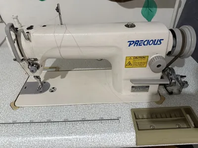 Щвейная машинка Precious 1