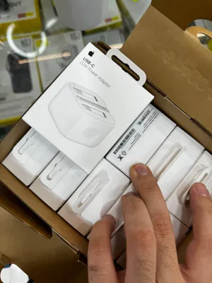 Оригинальные зарядные устройства и USB-кабели для iPhone и Samsung 1