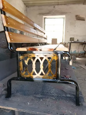 Orqa suyanchiqli skameyka