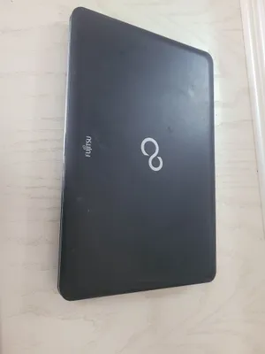 Notbuk fujitsu holati yahshi ekrnida azhina dogi bor zor ishlaydi 1