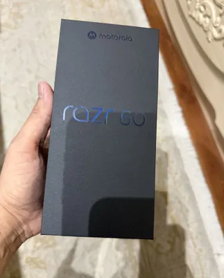 Motorola RAZR 60 , 5G , 256GB 2x Sim Год Гарантии Состояние Новое 1