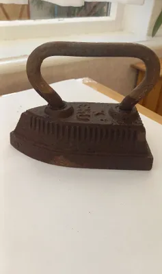 Продам антикварный старинный утюг