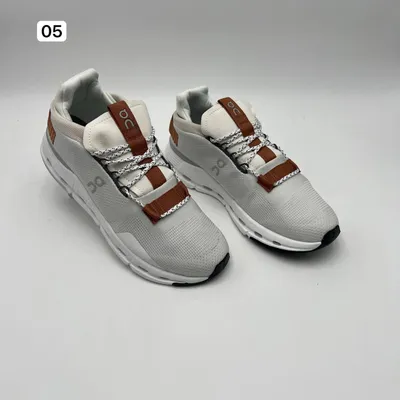 Кроссовки спортивные