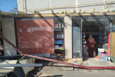 Окно Akfa с доконниками из закалённого стекла 1