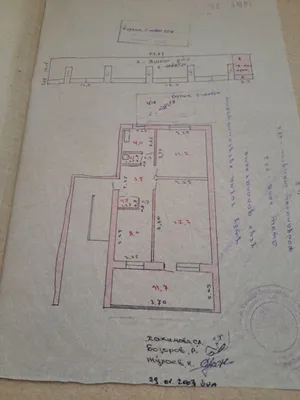 G‘ishtli 2 qavatli uyda 1-qavatdagi kvartira sotiladi. 1