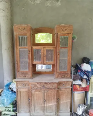 Антикварный шкаф продаётся 1