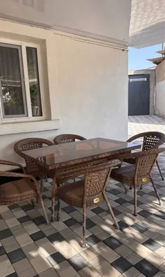 Продается стол и 6 кресел