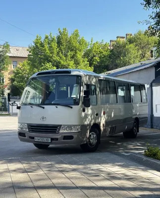 Микроавтобус Toyota Coaster 1
