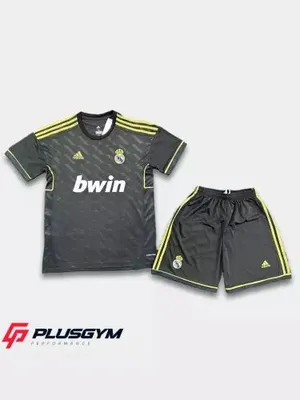 Белая форма «Реал Мадрид», чёрная форма «Реал Мадрид»
