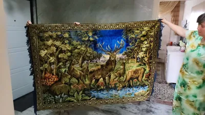 Sotiladi: Devorga osiladigan gilam.