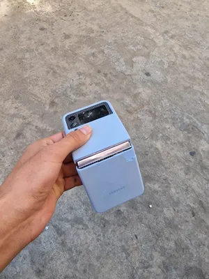 Samsung Galaxy Z Flip 4 — 256 GB 1