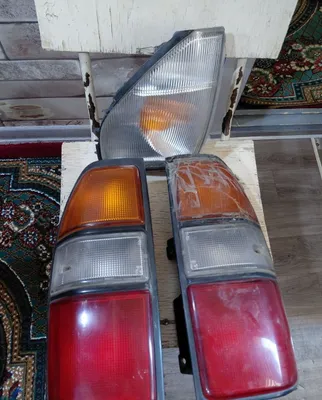 Tormoz chirog‘i va oldingi burchak gabarit chirog‘i/burilish ko‘rsatkichi
