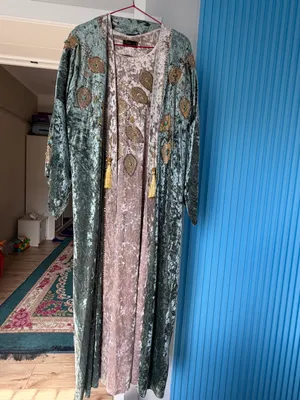 💚✨ Длинная зелёная бархатная абайя с украшениями 1