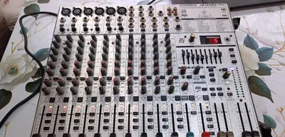 BEHRINGER 1832 mikser pulti 1