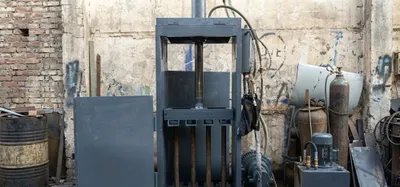 Прессовочный аппарат / гидравлический пресс (металл, картон, баклажка) 1