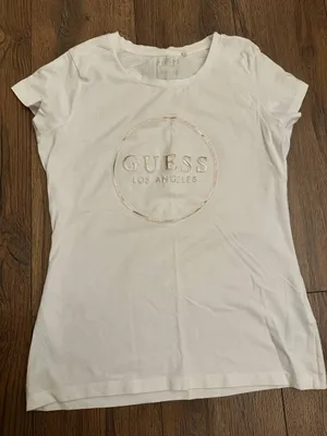 Ayollar uchun GUESS futbolkasi 1