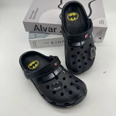 тапочки Crocs x Batman 1