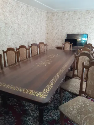 Продаются стол и стулья. 1