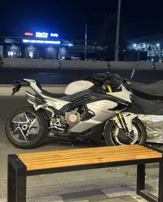 Yangi CFMoto 750SR-S mototsiklimni sotaman