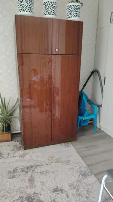 Mebel oshxona va kiyimlar uchun eski lekin butun 1