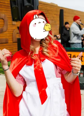 Qizil plash, oq fartuk, kospley, karnaval kostyumi 1