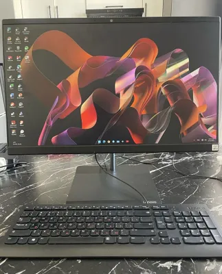 Lenovo monobloki | i5-10210U / 8 / 256 SSD / 24" FHD / 11 Pro 1