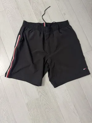Tommy Hilfiger firmasining shortilarini sotaman 1