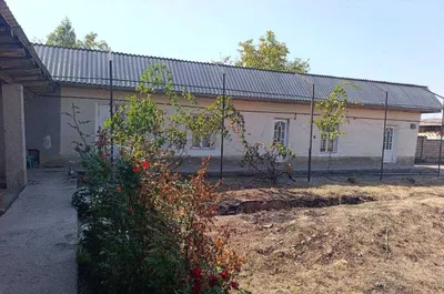 Участок 8 соток в Уртасарое, продаётся двор с 2 комнатами 1