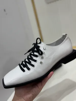 Lirio brendining ayollar uchun charm derbi tuflilari 1