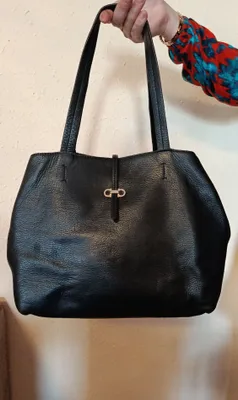 100% charmli Salvatore Ferragamo ayollar sumkasi sotiladi 1