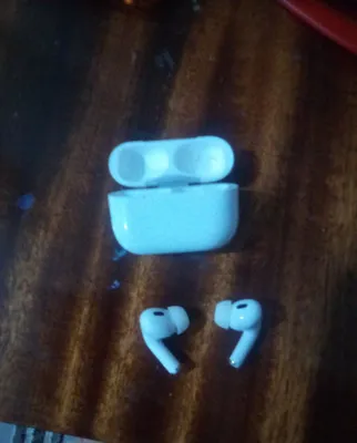 Продаются AirPods. Работают отлично. Гарантия качества. Заряда хватает на 30 часов