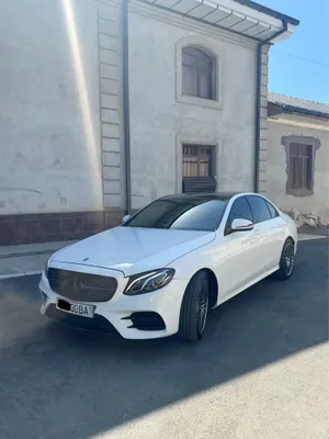 Mercedes Benz W213 E200 1