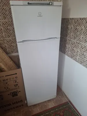 Продается холодильник Indesit. г. Карши 1