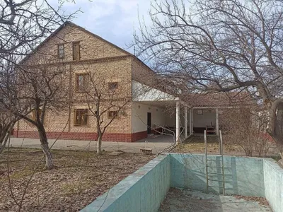 Katta hovli uy sotiladi 1