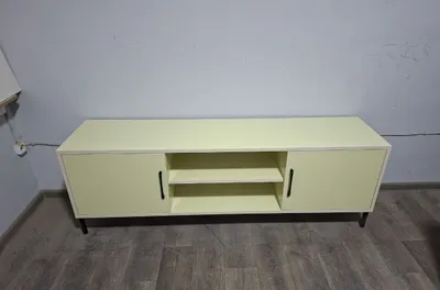 ТВ-тумба 1,60 м × 0,50 м × 0,40 м, акриловая, лимонного цвета 1