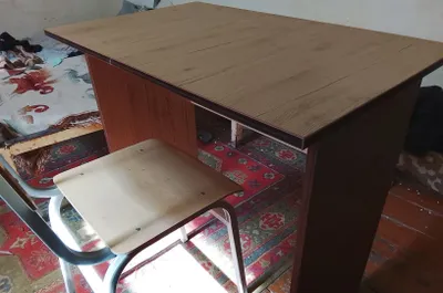 Maktab partasi va stuli 1
