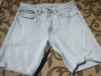 2 ta erkaklar shortigi sotiladi, original Levis va Pullbear 1
