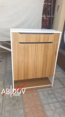 Zamonaviy uslubdagi oyoq kiyim shkafi. Mavjud 1